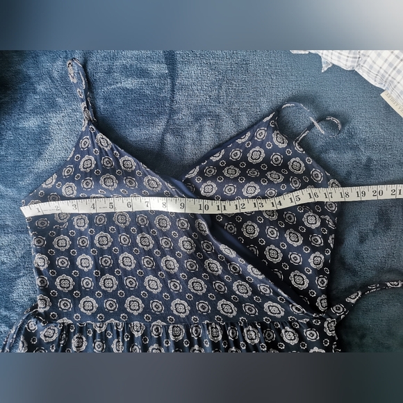 Chic Blue Patterned Dress - Picture 8 of 9